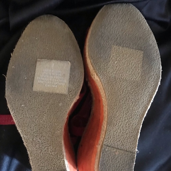 Express red wedges size 9 - Picture 7 of 7